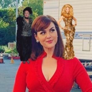 Sara Rue Instagram - Ru(e)s on Rue  #elfonashelf #ruesonrues (@rupaulofficial ❤️ you!) THANK YOU @cgirl_w  for this early Christmas gift! #ruemcclanahan #rupaul