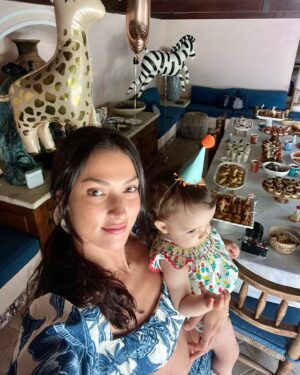 Sara Salgado Instagram - 15.06.2024 
One year full of love 🤍
Happy birthday to our perfect baby Vera!
Time flies and we love you more everyday gordinha ✨
.
.
“ You blink and they are 8. Then 28. And then they are parents, resembling the you you once were. So take it in. Let them climb into bed with you any hour of the night. Sing that song they requested for the tenth time. Hold them a little tighter when all they want is to hug on you. Feel the small body against your own. Maybe in rasing children you loose your mind a little bit. But boy do you find your soul....”
.
.
Thank you @pontocaramenlo for the amazing cake and catering 🎂
@caramelaparties for the Animal Parade decoration 🎈