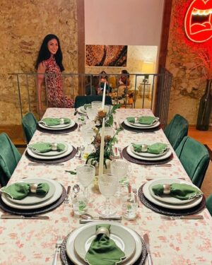 Sara Salgado Instagram - My friends are better than yours 💃🏻🫶🏼🥂
#preparingforroundtwo
