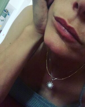 Sara Zanier Instagram - •• il mio piccolo Sole •• ❤️☀️
Grazie mami @oriana.modugno 💞🥹