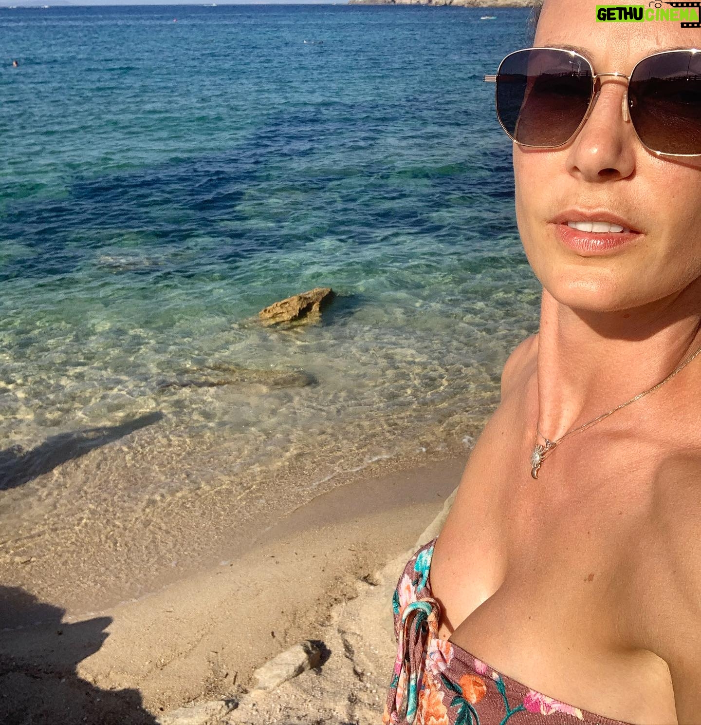Sara Zanier - 1.6K Likes - •• siamo luce e colori ••
#🩵 #family #sardegna