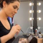 Sara Barradas Instagram - Cá estamos para mais uma noite cheia, no Casino Lisboa! Um pouco da minha rotina de bastidores para acompanharem 🤓 TRAIR E COÇAR É SÓ COMEÇAR - Quinta a Domingo Não percam!