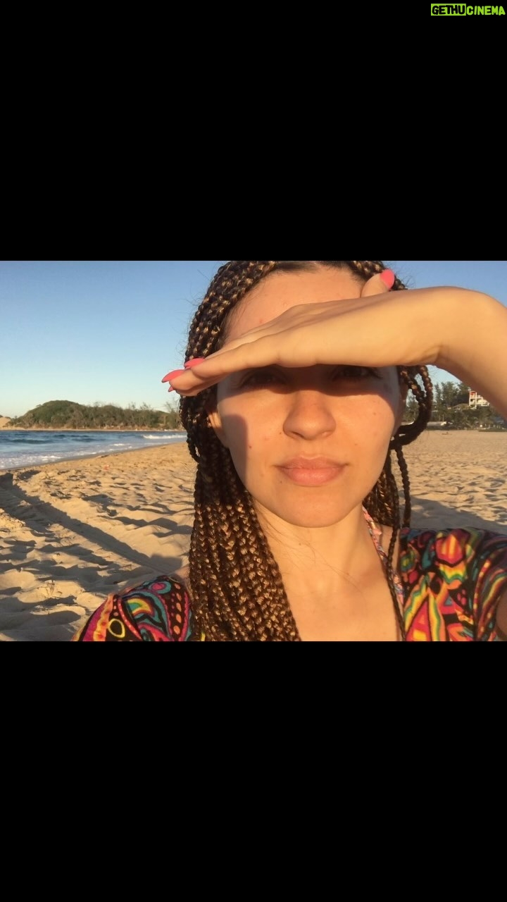 Sara Barradas Instagram - 2017. Moçambique. O telemóvel lembrou-me hoje desta viagem. Adorei 🇲🇿💛