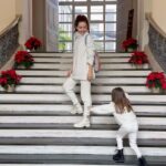 Sara Barradas Instagram – E terminamos hoje a nossa escapadinha neste paraíso que é São Miguel. 

Neste hotel deslumbrante, com poucos meses de vida mas cheio de histórias para contar! Este edifício era o antigo convento da Ordem dos Frades Menores de São Francisco, foi transformado no primeiro hospital de Ponta Delgada e agora foi recuperado para se tornar o Vila Galé Collection S. Miguel. Como era um convento conseguem imaginar a grandiosidade do edifício…! A piscina exterior, no claustro, é bastante convidativa. A equipa foi uma simpatia ⭐️

Agora vou criar um reel com mais imagens e vídeos que aqui tenho (algumas centenas 😜) neste pedaço de terra à deriva no Atlântico, a que chamamos Paraíso, mais conhecido por Açores! 🍃🐄🏞️

@vilagale #vilagale #pontadelgada #saomiguel #açores