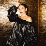 Sara Barradas Instagram - Vogue. O look Styling @lafayette____________________ Dress @lafayette____________________ Shoes @giuseppezanotti Make-up & hair @catiabolota Headpiece @manzonivera Jewels @aldo_shoes 📸 @rafaelasglopes At @winebookshotels @vogueportugal #vogueiconicparty