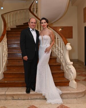 Sara Barradas Instagram - And last but not least…
(prometo que é a última)

Estas tinham de ficar aqui porque ele foi a principal razão disto tudo.

Não foi a primeira, nem a segunda vez que o Zé foi nomeado para um Globo de Ouro, nem será a última. O seu talento dá-me essa certeza.

Este ano esteve nomeado em duas categorias: melhor actor de teatro e melhor actor de ficção. Para mim, foram nomeações justas e merecidas, não fosse dos melhores actores da sua geração. E isso é razão suficiente para festejar. Foi o que fomos fazer no domingo: celebrar o talento. Dele e de todos os outros. E reencontrar colegas e amigos é sempre muito bom.

Amor, és um actor de mão cheia, versátil como há poucos, capaz de fazer tudo. Tenho muito orgulho em ti por isso mas, acima de tudo, pelo ser humano que és. Amo-te ❤️