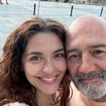 Sara Barradas Instagram - Finalizámos a nossa viagem passando por Ponte de Lima (que eu já conhecia), linda, linda vila!!! Comemos um arroz de sarrabulho delicioso no restaurante A Torre, e passeámos no centro. Há lá uma igreja linda, em pedra e madeira. Para mim, o melhor da Igreja é mesmo a arquitetura da coisa. As pessoas da vila são muito simpáticas, como é apanágio no Norte! Depois chegámos a Viana (que eu não conhecia)! Comprámos trajes de minhota e tudo, comemos peixinho e marisco bom, e vimos a vista do Santuário do Sagrado Coração de Jesus (cúpula e vitrais muito bonitos). Regressámos ao Porto e despedimo-nos da “nossa” Flamingo, da @campersroyaloficial com a certeza de que é para repetir!!! 🦩🚐 Férias para não esquecer! ❤️❤️❤️ #ferias #roadtrip #autocaravana #motorhomelife