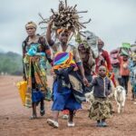 Sara Barradas Instagram - Hoje é o Dia Mundial da Criança e eu só penso em 5 coisas: - Que a minha filha é uma sortuda e priveligiada. - Que as crianças do Congo não têm a mesma sorte, vendo os seus direitos humanitários em risco. - Que as crianças da Palestina não têm água, nem comida, nem casa, e muitas nem pais. - Que as crianças da Ucrânia vivem há mais de 600 dias a serem bombardeadas. - Que muitas crianças, no mundo inteiro, são abusadas sexualmente e/ou maltratadas de diversas formas. E de pensar que os tiranos, os extremistas, os fundamentalistas, os terroristas, os fascistas, os ditadores já foram crianças. Qualquer coisa muito errada se passou e continua a passar na História do Ser Humano.