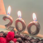 Sara Barradas Instagram – Ontem comemorámos 200 representações do nosso espectáculo TRAIR E COÇAR É SÓ COMEÇAR!
150.000 espectadores!!!
É, de longe, o espectáculo que fiz com maior duração e, por isso, um dos mais exigentes.
Tenho-me divertido muito neste palco do Casino Lisboa, onde estivemos a maior parte do tempo. Já estivemos na Figueira da Foz e no Porto, e ao Porto voltaremos já no próximo fim-de-semana e lá estaremos, no Teatro Sá da Bandeira, durante 5 semanas!
Depois seguiremos a digressão por Leiria, Coimbra, Setúbal, Torres Novas e Faro!
Fiquem atentos!!! ❤️