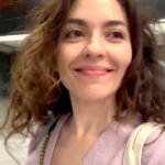 Sara Barradas Instagram – Hoje acordei um bocadinho mais velha… 33 já cá cantam 😉

O Zé decidiu fazer-me um jantar surpresa com os meus amigos mais próximos e família para hoje à noite. O que ele não sabia é que eu já tinha marcado uma viagem aos Açores há 3 semanas para estes dias de folga do espectáculo. 
Eu gosto de fazer estas surpresas. Da mesma forma já o levei a Madrid e a Roma há uns anos. 
É que esta data é especial para os dois porque faço anos mas fazemos anos de casados em simultâneo.

Então à hora que nos íamos deitar (3:30h) eu disse-lhe “Amor, não durmas porque temos de ir embora, tenho uma surpresa”. E ele “O quê???” 😂 
Peguei nele e na Lua e lá fomos para o aeroporto, sempre com ele a perguntar para onde íamos. Só descobriu na porta de embarque. 

Cá estamos: Olá São Miguel! Que saudades!!! ❤️

P.S- A decoração do bolo é da Lua! 

#happybirthdaytome #happymarriageanniversary