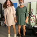 Sara Barradas Instagram - #photodump das últimas semanas: 1- Nas filmagens da série “Sr. Rui”, de Leonel Vieira, para a @tvioficial 2- Uma maluquice que em breve vos mostrarei. 3- Dois amores: Lua e Elis. 4- Pôr-do-sol na Ilha de Faro. 5- O Miguel Borges a improvisar sobre António Aleixo. 6- Provas de figurino para a peça “Se Acreditares Muito”, no Teatro da Trindade. 7- Eu e a Yaisa, actriz inglesa, com quem fiz várias cenas e que conheci aqui nas filmagens da série “Faro”, de Joaquim Leitão, para a @rtppt 8- O David e mais uma claquete. 9- Tal pai, tal filha. A rezar para que o Miguel não me mate por publicar esta foto. 10- Quem quer uma touquinha destas para andar na rua em dias de chuva, sem estragar o cabelo?
