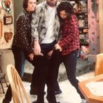 Sara Gilbert Instagram - Tonight! #TheConners ❤️ #Repost @sanctionedjohnnygalecki: I may be putting the (literal/figurative) pants of #davidhealy back on for one or two more stories on @theconnersabc this year. Twenty some years later I’m still in awe of this freakass carnie group who adopted me early on and still learn so very much from each of them whenever in their presence.❤️❤️❤️@thesaragilbert #lauriemetcalf