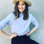 Sara Gilbert Instagram - me saying “look! i’m wearing a hat! and also! hi! do you like wanna come to the last night of my residency at @thehotelcafe monday 8/29 @ 7pm. it’s gonna be something… @reallindaperry @thesaragilbert @andrewleeds @rachelgould27 link for tickets in my bio! oh! and special guests @iamtimbagley @noahweisberg @karoline_menezes__ @dereksteincello and more!!! 📸 @amandademme love, me