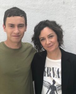 Sara Gilbert Instagram - so excited to be part of one of my favorite shows season 3 #atypicalnetflix