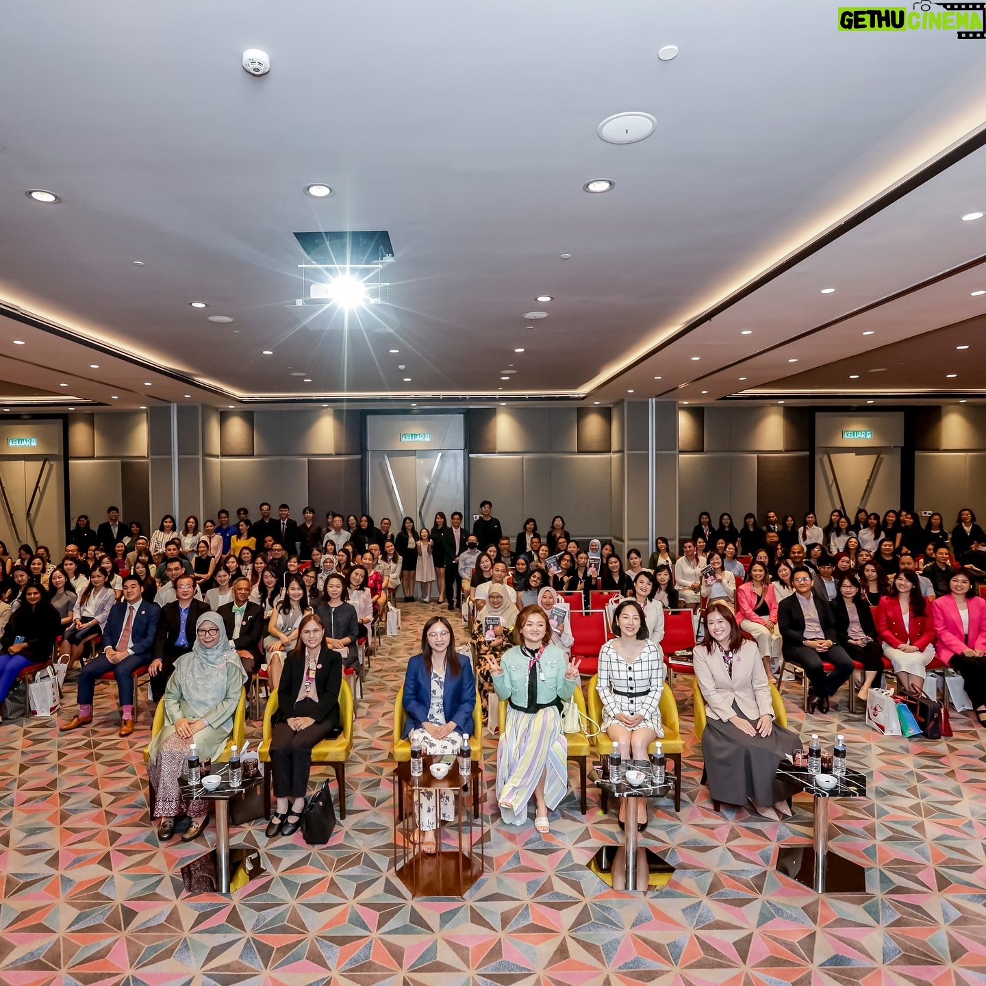 Sara Jane Ho Instagram - What a dream to do a book signing and talk on business etiquette (cheekily named “Mind Your Business”) in Kuala Lumpur! Blown away by how many here are fans of the show and one BIG thank you to THE amazing Lovy Beh @yenshan and my HBS friend @crazeeanimal for supporting my book and flawlessly organising everything from top to toe - so thoughtfully and professionally 🙌❤️