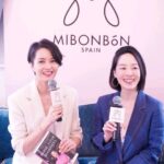 Sara Jane Ho Instagram – 非常榮幸!在西班牙高級童裝品牌MIBONBóN的第一個客戶專享活動上,邀請得品牌創辦人 Gigi Leung梁詠琪@gigileungwingkei 和禮儀專家SARA JANE HO @sarajaneho ,與賓客們進行下午茶聚會,分享禮儀之道。
Gigi分享道:「這幾年透過MIBONBóN認識很多對生活品質有要求、有熱誠的朋友,尤其是媽媽們,照顧家庭之餘也熱愛學習,於是今日請得國際禮儀專家到來分享禮儀之道,讓大家把禮儀教育帶到家中!」
Sara也表示:「禮儀是父母送給子女們最好的禮物!」而她的新書《MIND YOUR MANNERS》 更是父母們學習禮儀的入門書籍。
想加入成為MIBONBóN會員,專享優先參加活動的機會,可向店舖店員查詢,或以短訊查詢。
We are honored to be here! At MIBONBóN’s exclusive customer event, we’re delighted to have brand founder Gigi Leung @gigileungwingkei and etiquette expert SARA JANE HO @sarajaneho join us for an afternoon tea and discuss the art of etiquette.
Gigi shared, “Over the past few years, I’ve had the pleasure of connecting with many friends through MIBONBóN who have a passion for quality living, especially the moms. While caring for their families, they also love learning, so we’ve invited this international etiquette expert to share insights that can be brought back home.”
Sara also emphasized, “Etiquette is the best gift parents can give their children!” Her new book “MIND YOUR MANNERS” is the perfect primer for parents to learn proper etiquette.
If you’d like to join as a MIBONBóN member to enjoy priority access to such exclusive events, please inquire with our in-store staff or reach out via text.
#kidsfashion #kidsclothing #mibonbon #mibonbonkids #mindyourmanners #hongkong #babyclothing