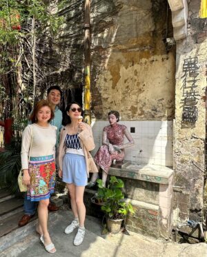 Sara Jane Ho Instagram - Highlights from Kuala Lumpur and was honoured to receive my kind and gracious friend and former first daughter Marina Mahathir’s new book ‘The Apple and The Tree.’ The perfect way to start my Malaysian journey and understand its diverse culture and rich history ❤️