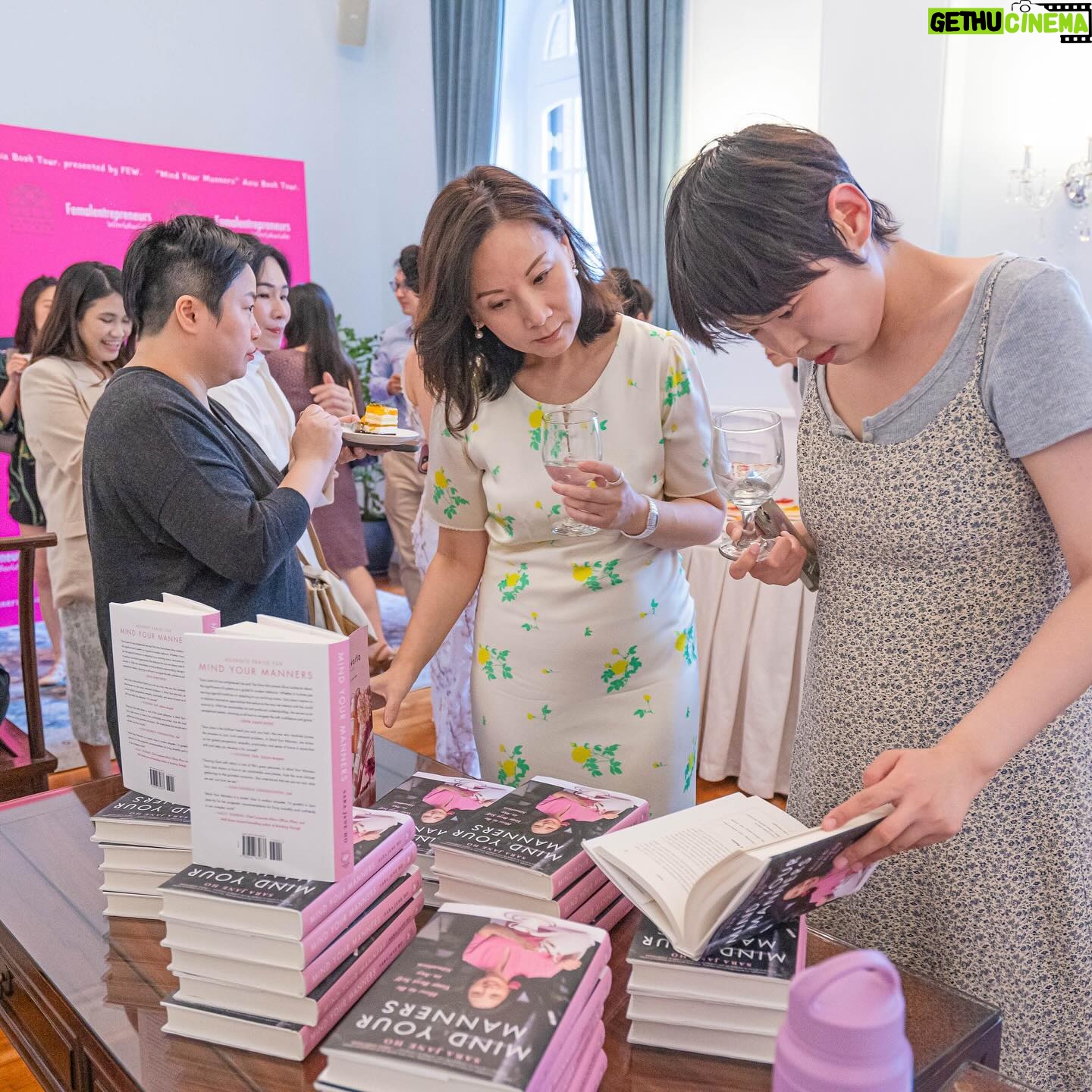 Sara Jane Ho Instagram - Did three book signings in a day and my heart is full. Felt so at home to speak Cantonese, our local dialect here which is different from Mandarin 🥰 One big THANK YOU to @femalentrepreneurs @annawongsmile @rrabbito_ for working tirelessly behind the scenes to pull off my Hong Kong Mind Your Manners book launch ❤️ I am proud to be a premium member of this incredible women’s platform since 2017 that invests in and markets women-led brands. I encourage more HK ladies to join FEW’s membership https://online.few.community/getstarted Thank you to the following sponsors and partners: ⭐️ Historic ladies private social club The Helena May for the beautiful venue ⭐️ @chubbglobal @chubblifehk for supporting my book with a generous bulk buy ⭐️ @guerlain for the amazing goody bags ⭐️ @kajalnaina_hk @kajalnaina_jewelrydesigner for styling me with your exquisite jewelry ⭐️ Voices Education for the bulk buy ⭐️ And supporting partners the American, British, European, Greek, Malaysian and Mexican Chambers of Commerce for helping spread the word and leading to sold out workshops 🙌
