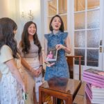 Sara Jane Ho Instagram – Did three book signings in a day and my heart is full. Felt so at home to speak Cantonese, our local dialect here which is different from Mandarin 🥰
One big THANK YOU to @femalentrepreneurs @annawongsmile @rrabbito_ for working tirelessly behind the scenes to pull off my Hong Kong Mind Your Manners book launch ❤️ I am proud to be a premium member of this incredible women’s platform since 2017 that invests in and markets women-led brands. I encourage more HK ladies to join FEW’s membership https://online.few.community/getstarted
Thank you to the following sponsors and partners:
⭐️ Historic ladies private social club The Helena May for the beautiful venue
⭐️ @chubbglobal @chubblifehk for supporting my book with a generous bulk buy
⭐️ @guerlain for the amazing goody bags
⭐️ @kajalnaina_hk @kajalnaina_jewelrydesigner for styling me with your exquisite jewelry
⭐️ Voices Education for the bulk buy
⭐️ And supporting partners the American, British, European, Greek, Malaysian and Mexican Chambers of Commerce for helping spread the word and leading to sold out workshops 🙌