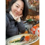 Sara Jane Ho Instagram - Fell in love with everything in the Pacific Northwest - fresh air, kind people, insanely good food, and exquisite flower art made out of paper napkins! Next level for table decorations!