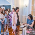 Sara Jane Ho Instagram – Did three book signings in a day and my heart is full. Felt so at home to speak Cantonese, our local dialect here which is different from Mandarin 🥰

One big THANK YOU to @femalentrepreneurs @annawongsmile @rrabbito_ for working tirelessly behind the scenes to pull off my Hong Kong Mind Your Manners book launch ❤️ I am proud to be a premium member of this incredible women’s platform since 2017 that invests in and markets women-led brands. I encourage more HK ladies to join FEW’s membership https://online.few.community/getstarted

Thank you to the following sponsors and partners:
⭐️ Historic ladies private social club The Helena May for the beautiful venue
⭐️ @chubbglobal @chubblifehk for supporting my book with a generous bulk buy
⭐️ @guerlain for the amazing goody bags
⭐️ @kajalnaina_hk @kajalnaina_jewelrydesigner for styling me with your exquisite jewelry 
⭐️ Voices Education for the bulk buy
⭐️ And supporting partners the American, British, European, Greek, Malaysian and Mexican Chambers of Commerce for helping spread the word and leading to sold out workshops 🙌