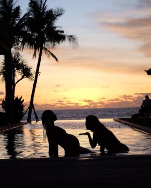 Sara Malakul Lane Instagram - Day 1 soul sister 🌅🌴❤️ @domnoelani