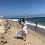Sara Malakul Lane Instagram – 7/19/2018 🌊🏝☀️❤️ #rockybarnesxcleobella