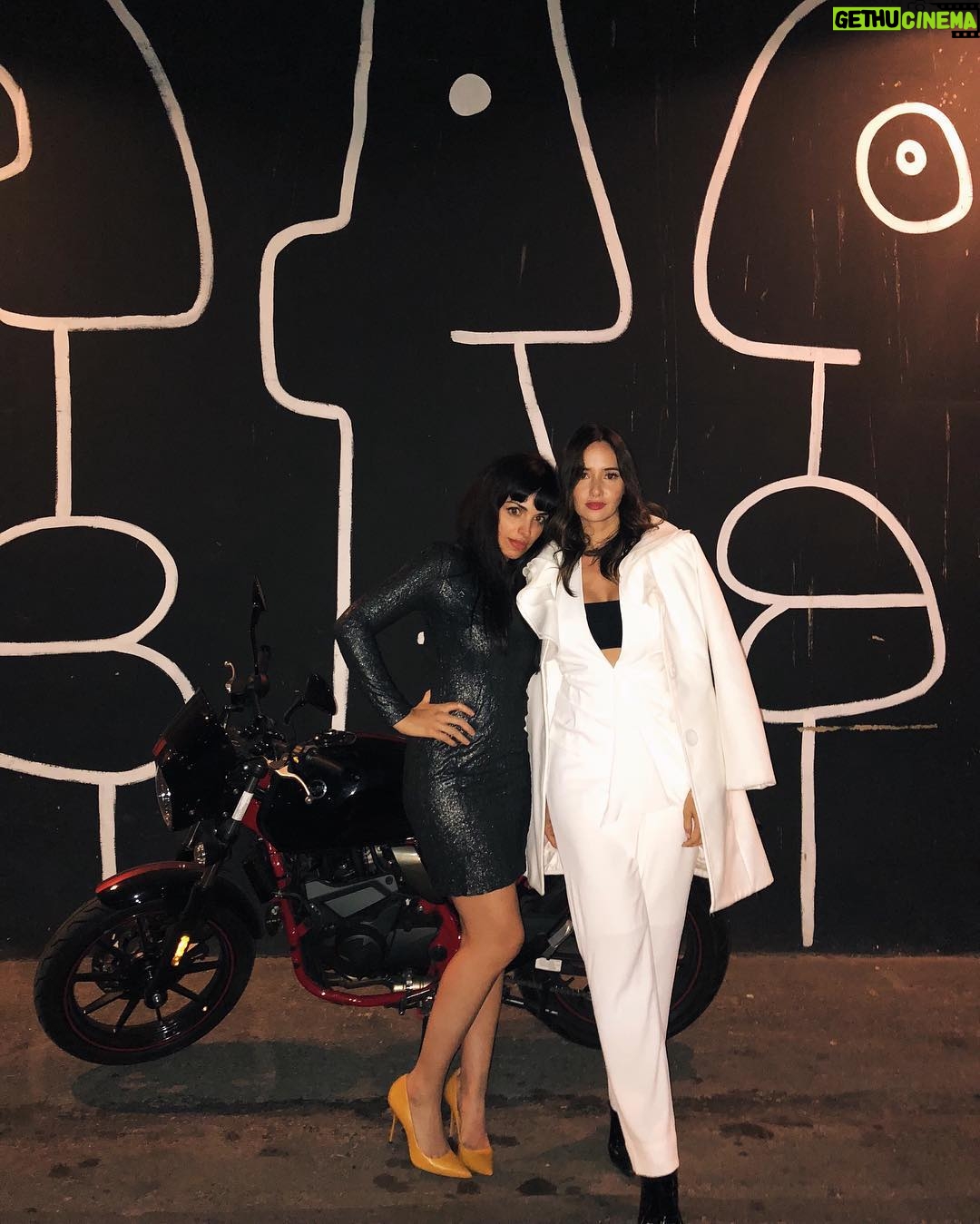 Sara Malakul Lane Instagram - Full circle ⭕️ @doradodenise #dtla