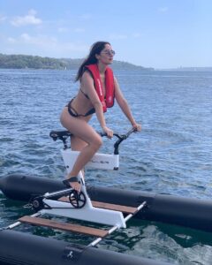 Sara Malakul Lane Instagram - 🚲💧 @schillerbikes