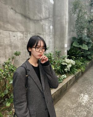 Sara Minami Instagram - 年中クリスマスソングメドレーを聴きすぎているので今は過ぎ去ったハロウィンソングを聴いています🦮