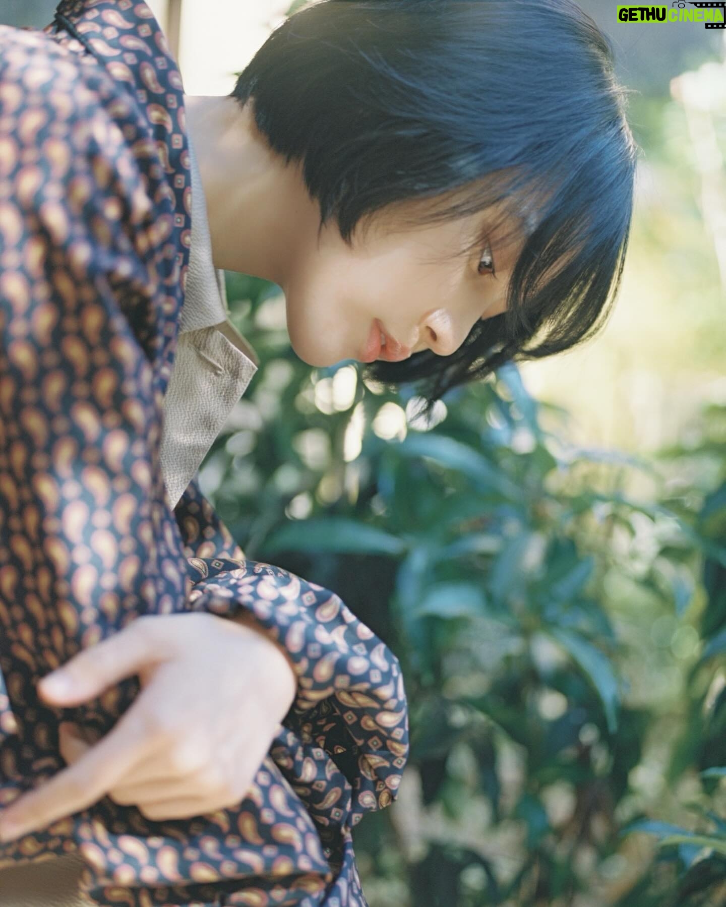 Sara Minami Instagram - イヌたち、ちょっとゴミ捨てに行って戻っただけで一年ぶりの再会みたいな反応するの毎回笑っちゃう。