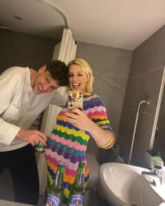 Sara Pascoe Instagram - Here we go again. Eating for two and drinking for no one 👶🏼