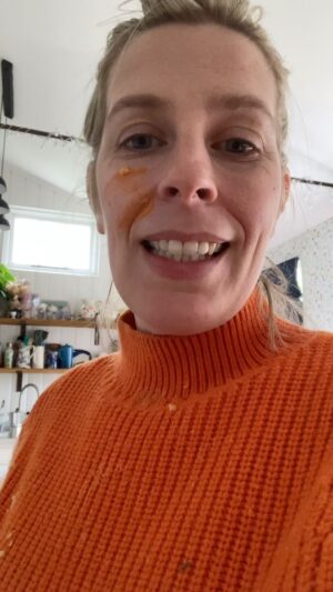 Sara Pascoe Instagram - Baby Feeding Hacks #babyweaning #baby #babycomedy