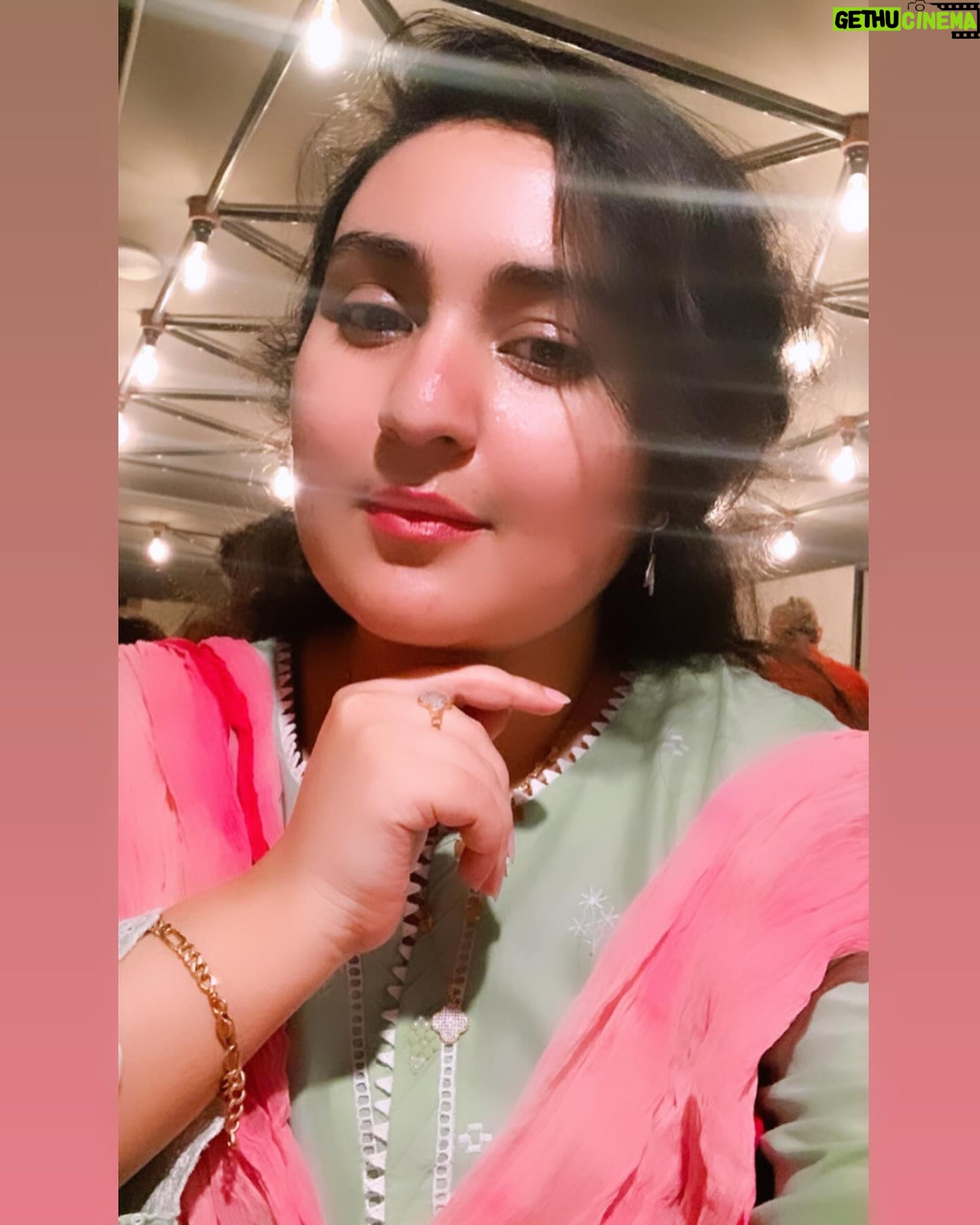 Sara Raza Khan Instagram - 🥰 #sara #sararazakhan #bollywood #music #musician
