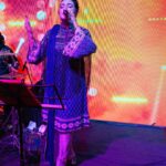Sara Raza Khan Instagram - Onstage Clicks 👩‍🎤🎙🎶 #saraRazaKhan #sararazakhanlive #Music #instagood #instareels Manager~ @ghulammujtabarazakhan