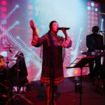 Sara Raza Khan Instagram - Onstage Clicks 👩‍🎤🎙🎶 #saraRazaKhan #sararazakhanlive #Music #instagood #instareels Manager~ @ghulammujtabarazakhan