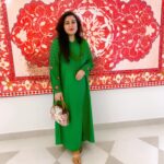 Sara Raza Khan Instagram – At @hussainrehar.official 😍🛍️thank you my Love ❤️ my Mama 🥰  for the gift and also you are the best Photographer 🥹😍🥰MashaAllah 🧿