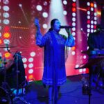 Sara Raza Khan Instagram - Onstage Clicks 👩‍🎤🎙🎶 #saraRazaKhan #sararazakhanlive #Music #instagood #instareels Manager~ @ghulammujtabarazakhan