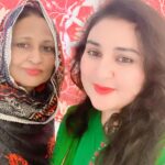 Sara Raza Khan Instagram - At @hussainrehar.official 😍🛍️thank you my Love ❤️ my Mama 🥰 for the gift and also you are the best Photographer 🥹😍🥰MashaAllah 🧿
