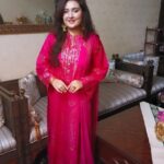 Sara Raza Khan Instagram - Eid Mubarak ❤ #sararazakhan Link in Bio for our very first YouTube Vlog ☺ ✌For our First Eid Vlog Visit OUR youtube channel ☺✌ https://m.youtube.com/c/SaraRazaKhanOFFICIAL