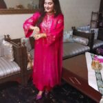 Sara Raza Khan Instagram - Eid Mubarak ❤ #sararazakhan Link in Bio for our very first YouTube Vlog ☺ ✌For our First Eid Vlog Visit OUR youtube channel ☺✌ https://m.youtube.com/c/SaraRazaKhanOFFICIAL