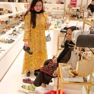 Sara Raza Khan Instagram - No other partner only my Love ❤!!!! Say MashaAllah!!! ♥️♥️♥️ #motherlove #motherdaughter #saraRazaKhan #familytime #instagood #viral #shopping #dubai #loveforlife #trending #reels #viral #cometodubai