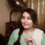 Sara Raza Khan Instagram – Jee hamein manzoor hai apkaa ye fayslaa ❤🥰☺
.
.
.
Just vocals 🥰 for you all!!! 

Beautiful lyrics n beautiful❤ old song🎵

#sararazakhan #music #trending #bollywood #viral #cover #bliss #unplugged