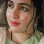 Sara Raza Khan Instagram – Tu kahe tu khwaab ko bana ke mein bahana sa mila karun sirhane Pe …❤️
.
.
.
#sararazakhan #cover