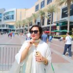 Sara Raza Khan Instagram - Sun☀️ @sararazakhan #dubai #burjkhalifa #travel #love #instagood