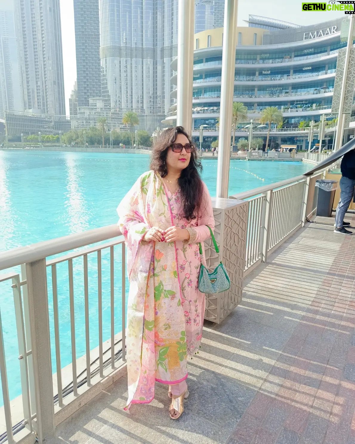 Sara Raza Sara Raza Khan Instagram – Sara Raza Khan Live Burj Khalifa view ...