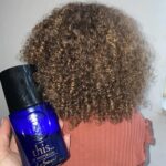 Sara Sandeva Instagram - Složení našeho Misteria vyšlo jako CGM (curly girl metod) aprooved. A já z toho mám od srdce radost! ❤️ A tady naše kudrlinka a její vlasy po měsíci používání Misteria. Lesklé, zdravé a vyživené a podle slov maminky, heboučké. 😍 #thisismisteriumbysara