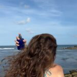 Sara Sandeva Instagram – Každý den, všude se mnou. Naše Misterium. U moře jsem skoro vždy vlasy měla vysušené z vody a sluníčka. Poslední video mluví za vše. A to mám na něm vlasy po vykoupání v bazénu a pak uschly samy na sluníčku, takže žádný upravování. Tak jsem měla možnost zase vyzkoušet, jak funguje UV ochrana v našem produktu… skvěle . #mujmusthave #thisismisteriumbysara 💙