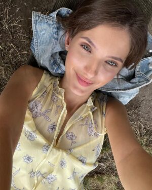 Sara Sandeva Instagram - 🌾🎬