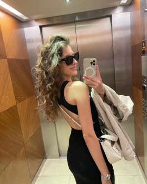 Sara Sandeva Instagram - can’t tame her